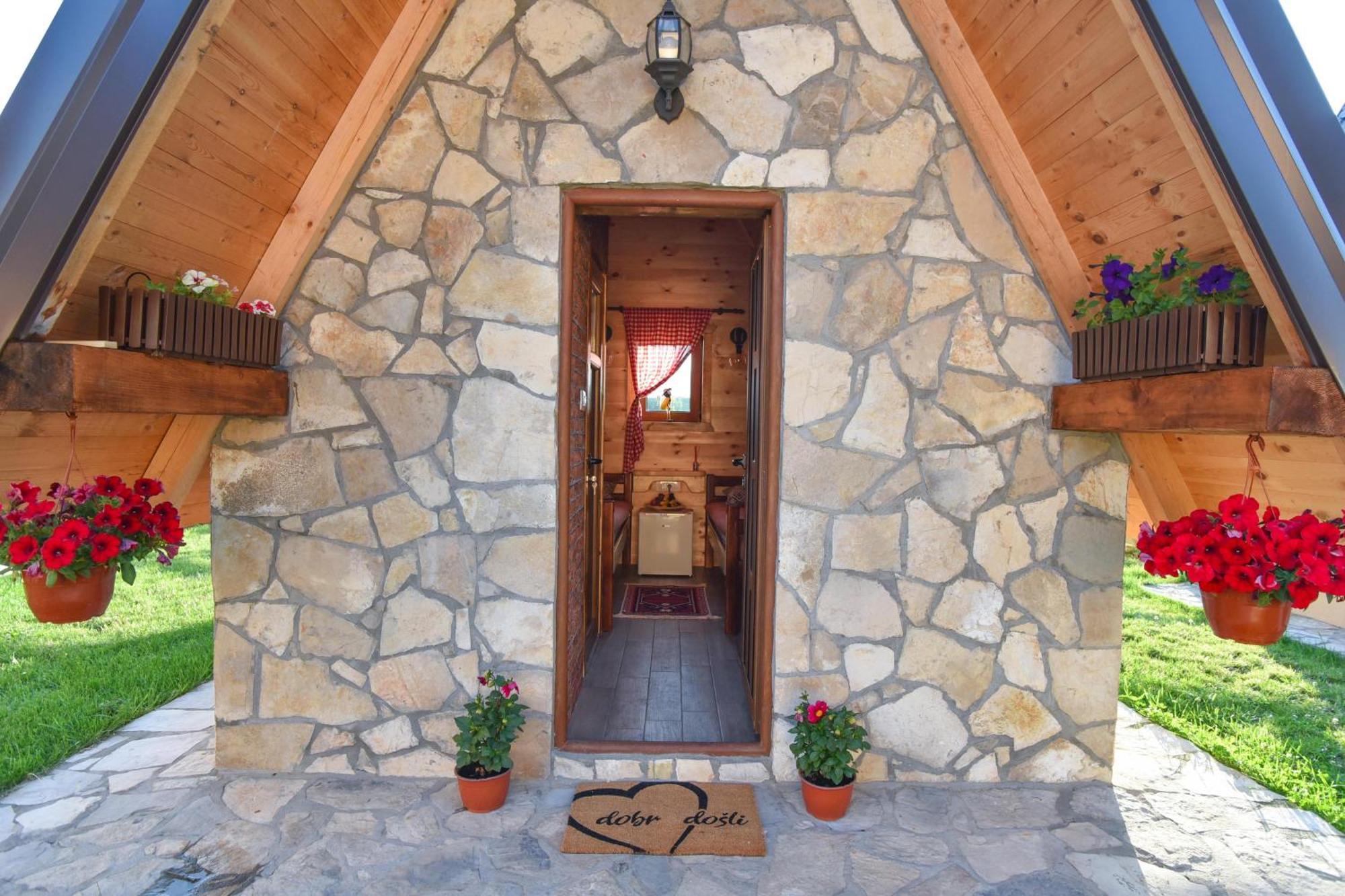 Cottages Big Bear Žabljak エクステリア 写真